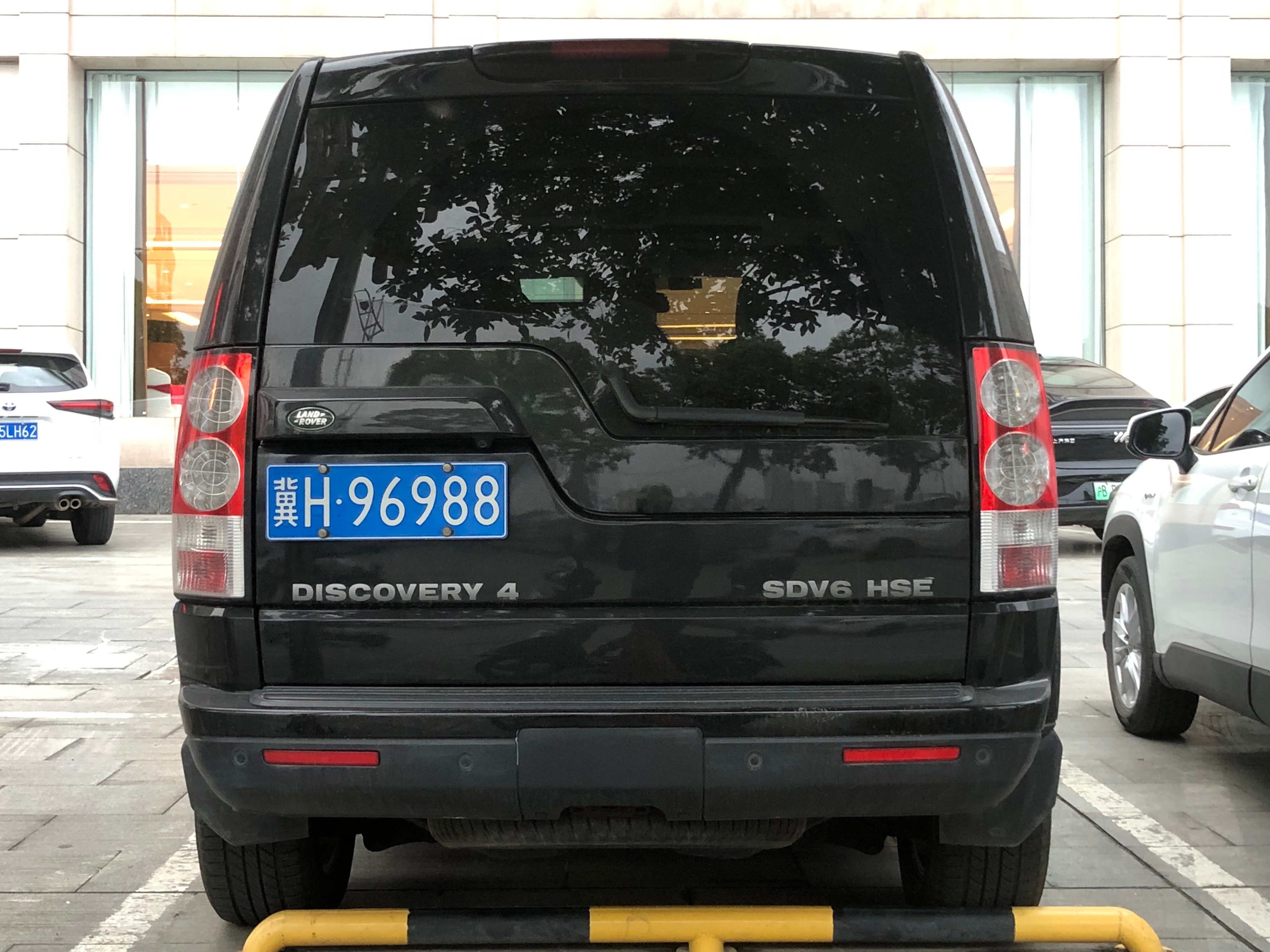 全球车牌 冀H96988路虎发现4河北省承德市 安康·明江国际酒店