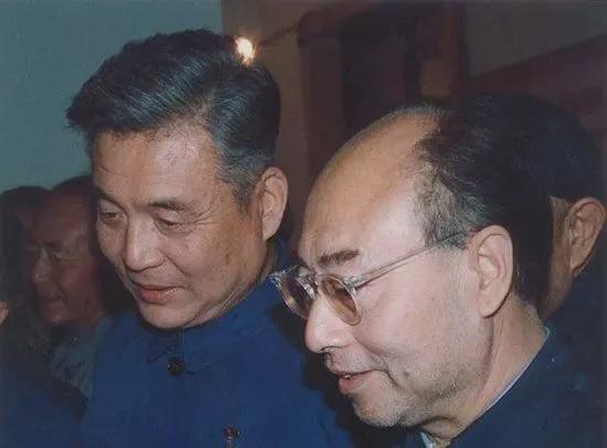 1986年，弥留之际的邓稼先向中央提出一份建议书，指出世界上的核弹理论水平接近极