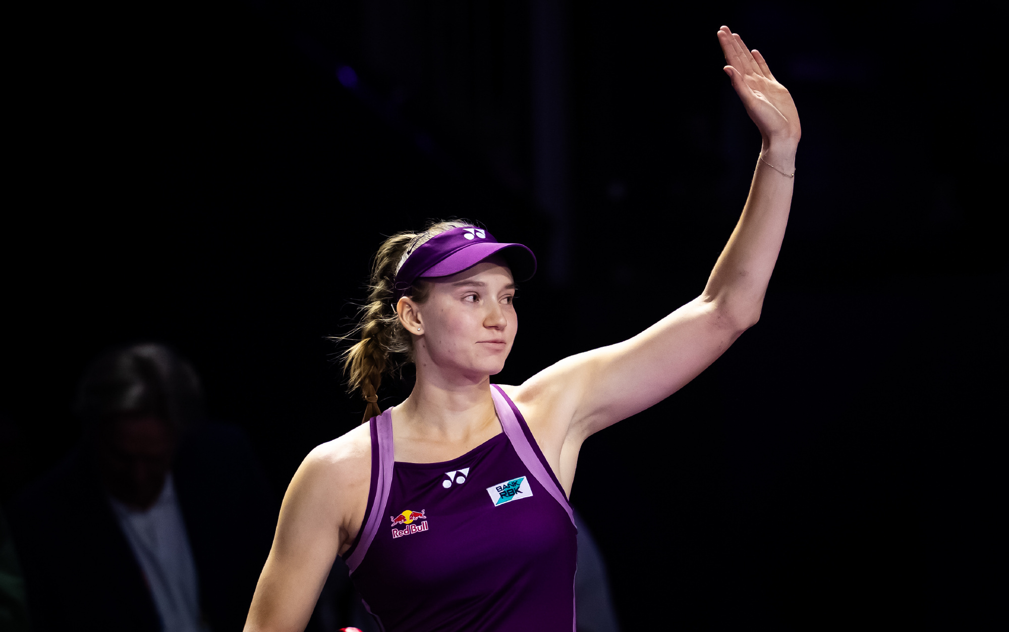 莱巴金娜晋级总决赛四强WTA总决赛小组赛第三轮，莱巴金娜以6-4/6-4完胜亚历