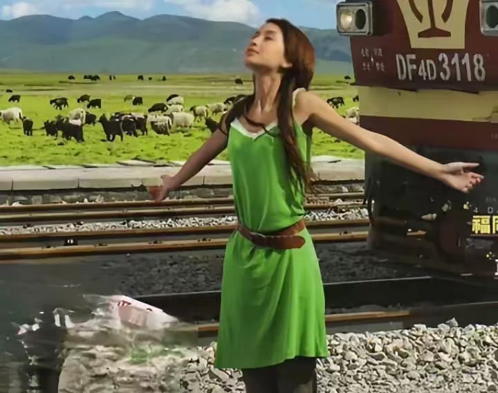 angelababy angelababy “我沿着星河捡着你遗落在月亮旁的浪漫