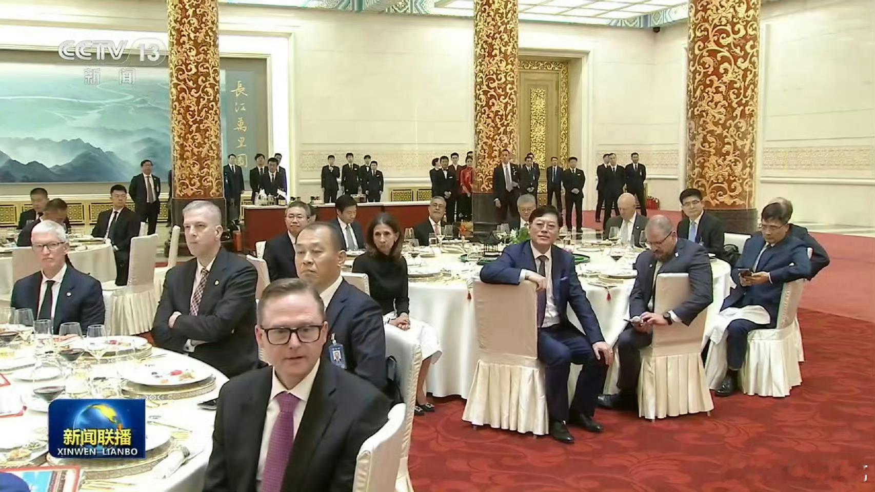 特朗普访华欢迎宴会雷总和马斯克合影了