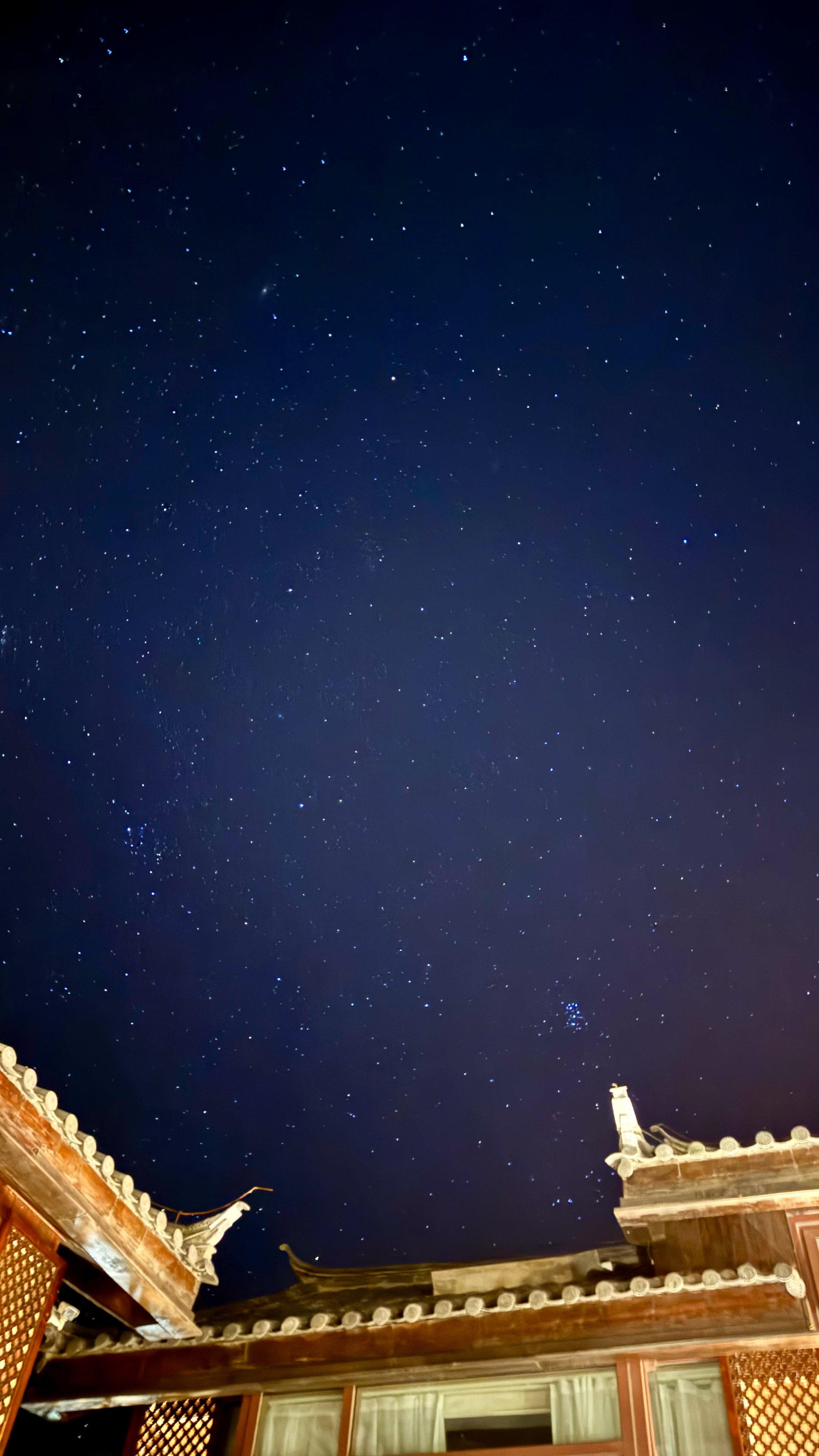 #丽江[超话]# 丽江今晚的星空用苹果手机的原相机拍成这样📱没有后期。明天想看