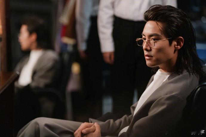 马天宇正面回应花瓶印象 别再叫马天宇“花瓶”！《三人行》中荀未来的愤怒、委屈等细