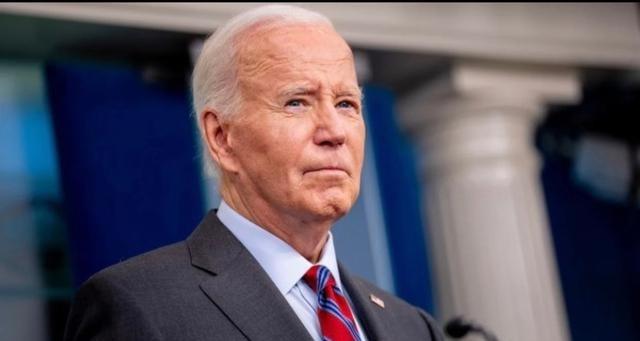 这回是真的变天了！隐身许久的前总统拜登突然 “杀了个回马枪”，直接把矛头对准了特