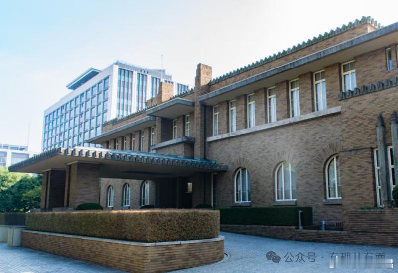 高市大胆闯“凶宅”？难破早夭诅咒！日本首相公邸，这座让安倍晋三避之不及的百年老宅