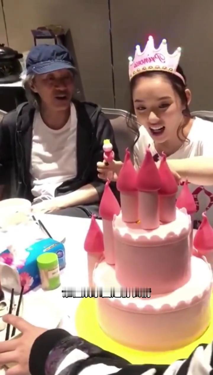 谁懂娱乐圈这份长情？林允连续11年卡点为周星驰庆生。6月22日凌晨，林允准时更新