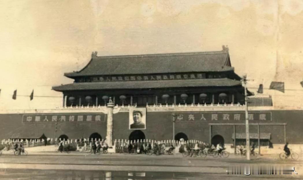 现在的天安门是秘密新建的，原来的早已被拆除？1969年国庆后，毛主席亲笔批示：原