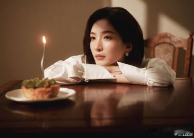 江疏影40岁知性美人江疏影40岁生日光影大片不被年龄标签束缚，江疏影 40 岁知