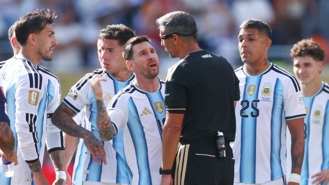 世界杯决赛中全场零射正的球队：0 — 🇦🇷 阿根廷（0-1 负于西班牙 🇪