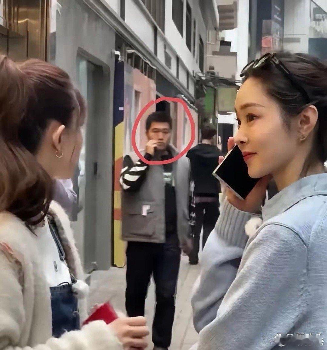 文咏珊和宋轶太美了，连路过的男士都看得目瞪口呆 