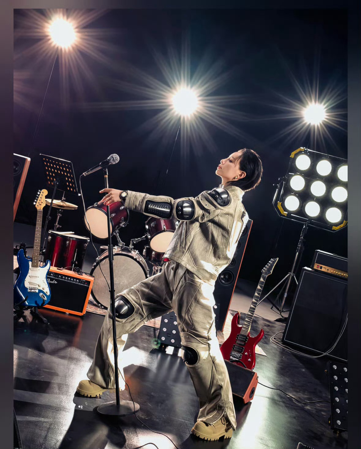 第一次在一个人身上看到了美飒感 美飒感是一种既直观又深邃的气质，李斯丹妮的舞台形