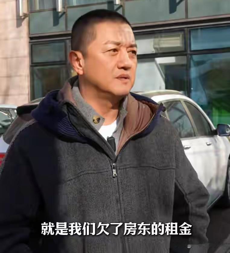 近来李亚鹏的名字频频出现在大众视野里，不同于以往的争议，这次更多的是带着暖意的关