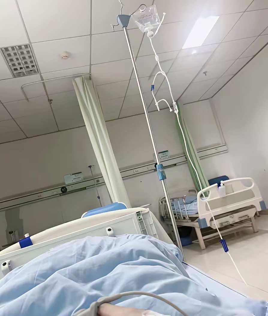 病房里93岁的老阿姨在睡梦中永远离世，65岁的女儿没有流一滴眼泪！


凌晨五点