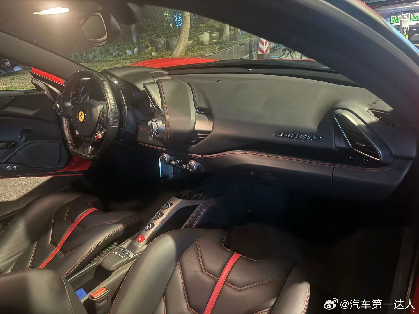 法拉利488GTB、安全行驶2016年8月，7000公里落户、配置满配，车主传递