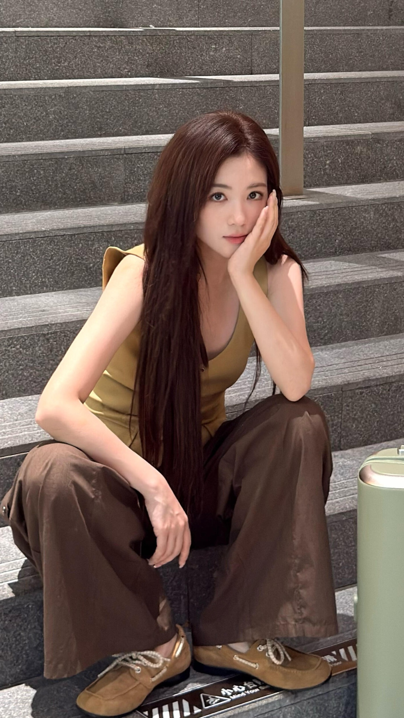 代露娃[超话] 吃两口不新鲜但新发的我孩。好想好想吧。超过两天没东西吃就要饿死了