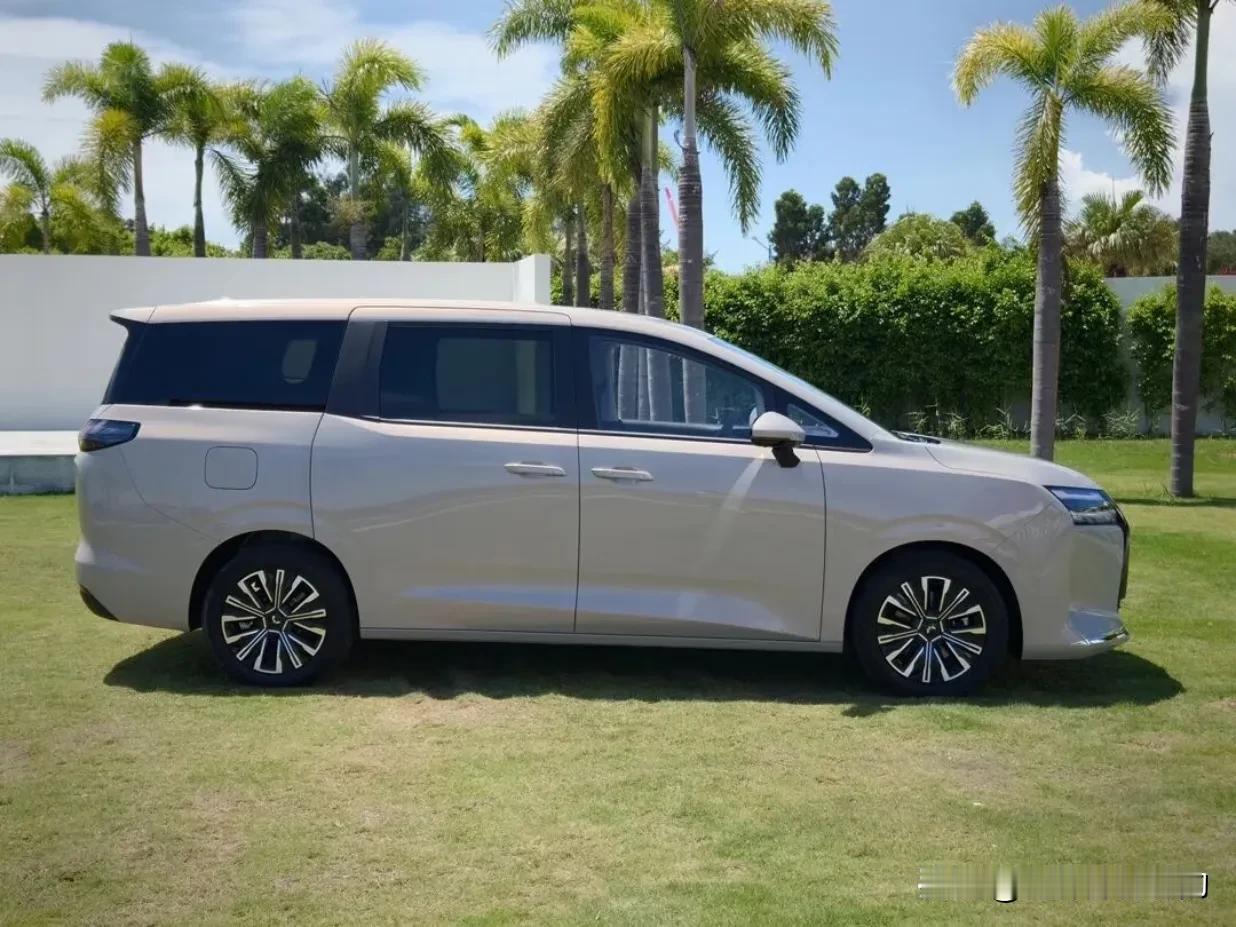 五菱星光730：国民MPV的进化诚意
 
五菱始终以用户需求为核心，从宏光到宝骏