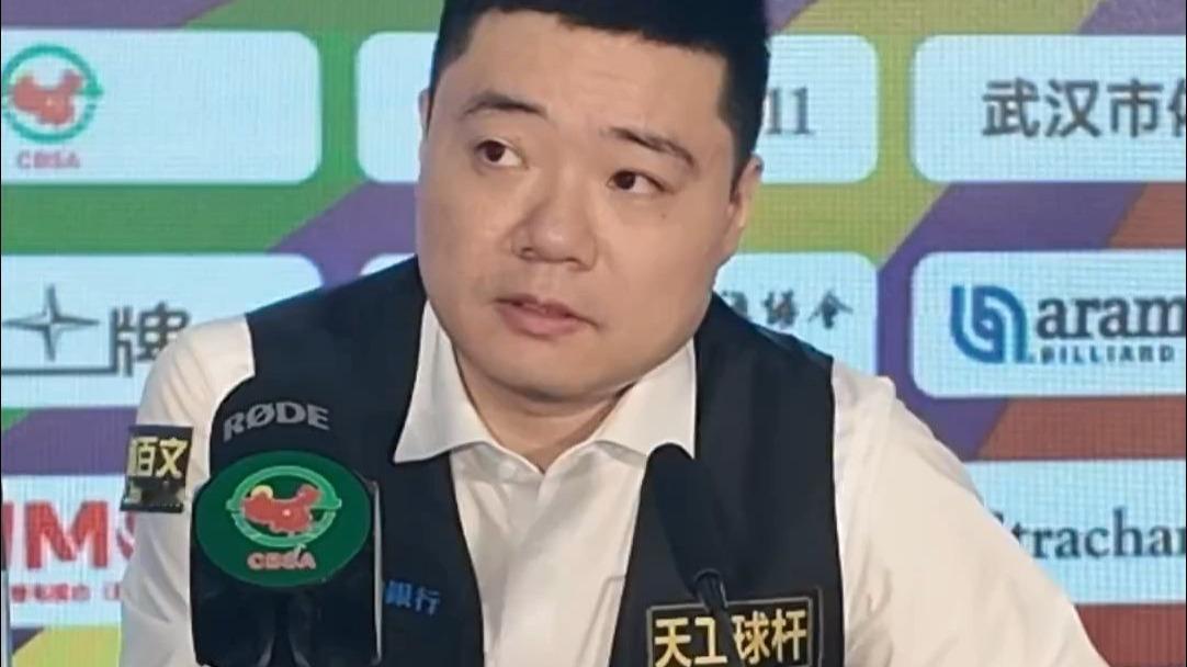 卫冕冠军！丁俊晖赛后精准评价肖国栋夺冠秘诀。
斯诺克武汉公开赛肖国栋再次夺冠，丁