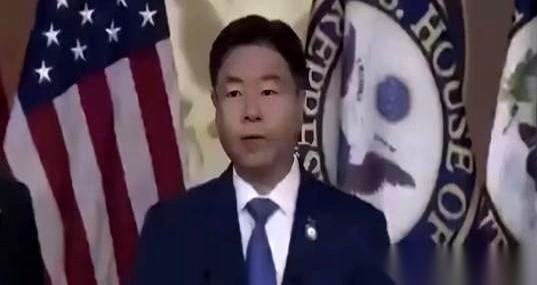 老头子连“入侵”格陵兰的方案都敢让军方去做。
怼遍欧盟，嘲笑丹麦拿狗拉雪橇当国防