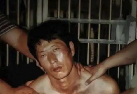 2005年，白宝山情人谢宗芬被提前释放，当狱警把她送到大门口后，她没有选择回家，