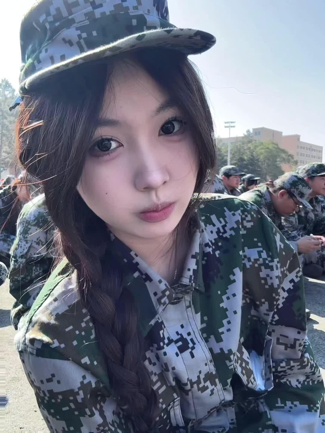 撰写在滕王阁里怅然轻落笔 就当我为遇见你应下了轻语