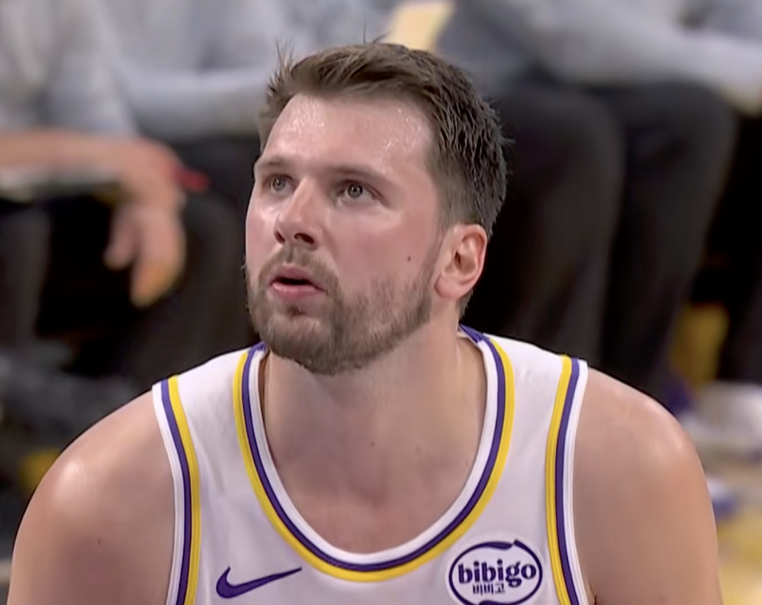 今天的东契奇：25投11中 三分球16中5 罚球10中835分8篮板4助攻2抢断