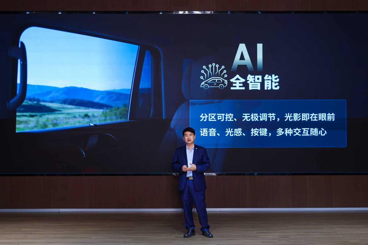 就在今天，小鹏GX发布全球首个AI调光隐私玻璃，并开启量产交付，电车通受邀参加线