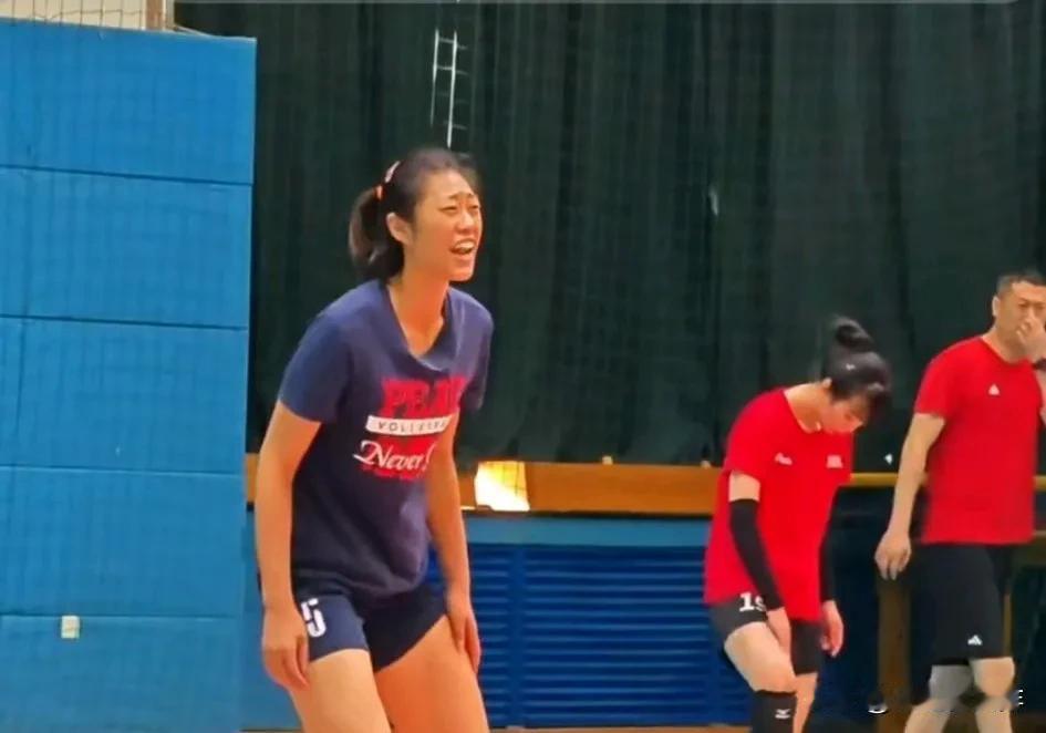 难道赵勇要重新担任辽宁女排的教练?
最近在盛传前教练吉田敏明被解聘了，主要是执教
