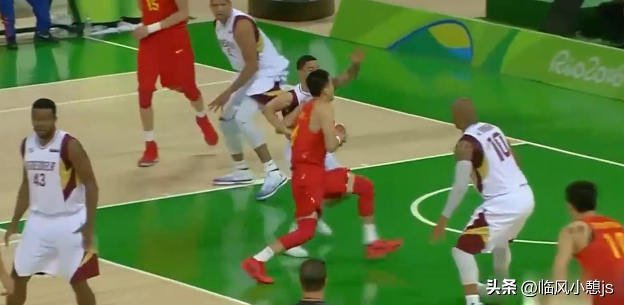 郭艾伦的赛场表现独一档，无人可复制，他是拼尽全力、用汗水与坚持铸就的亚洲顶级后卫