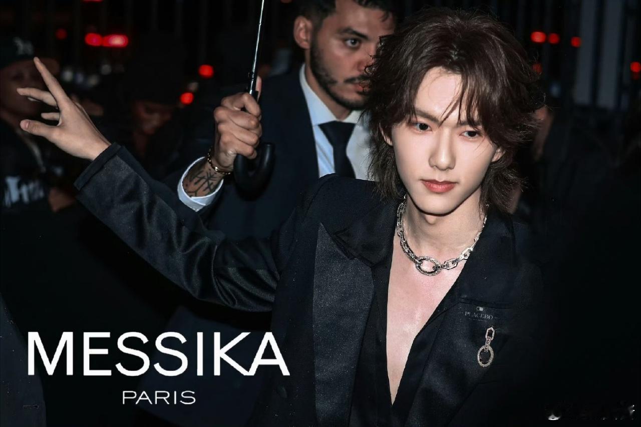 马柏全 马柏全的时尚表现力同样一骑绝尘；他不仅空降巴黎时装周成为华伦天奴秀场唯一