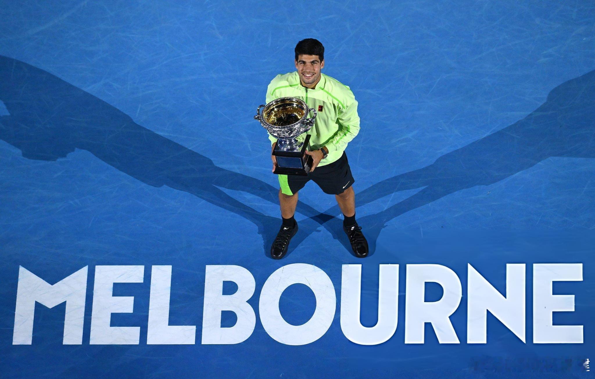 大赛冠军赛：阿卡15-11辛纳现役冠军数：101 🇷🇸 德约科维奇25 🇪