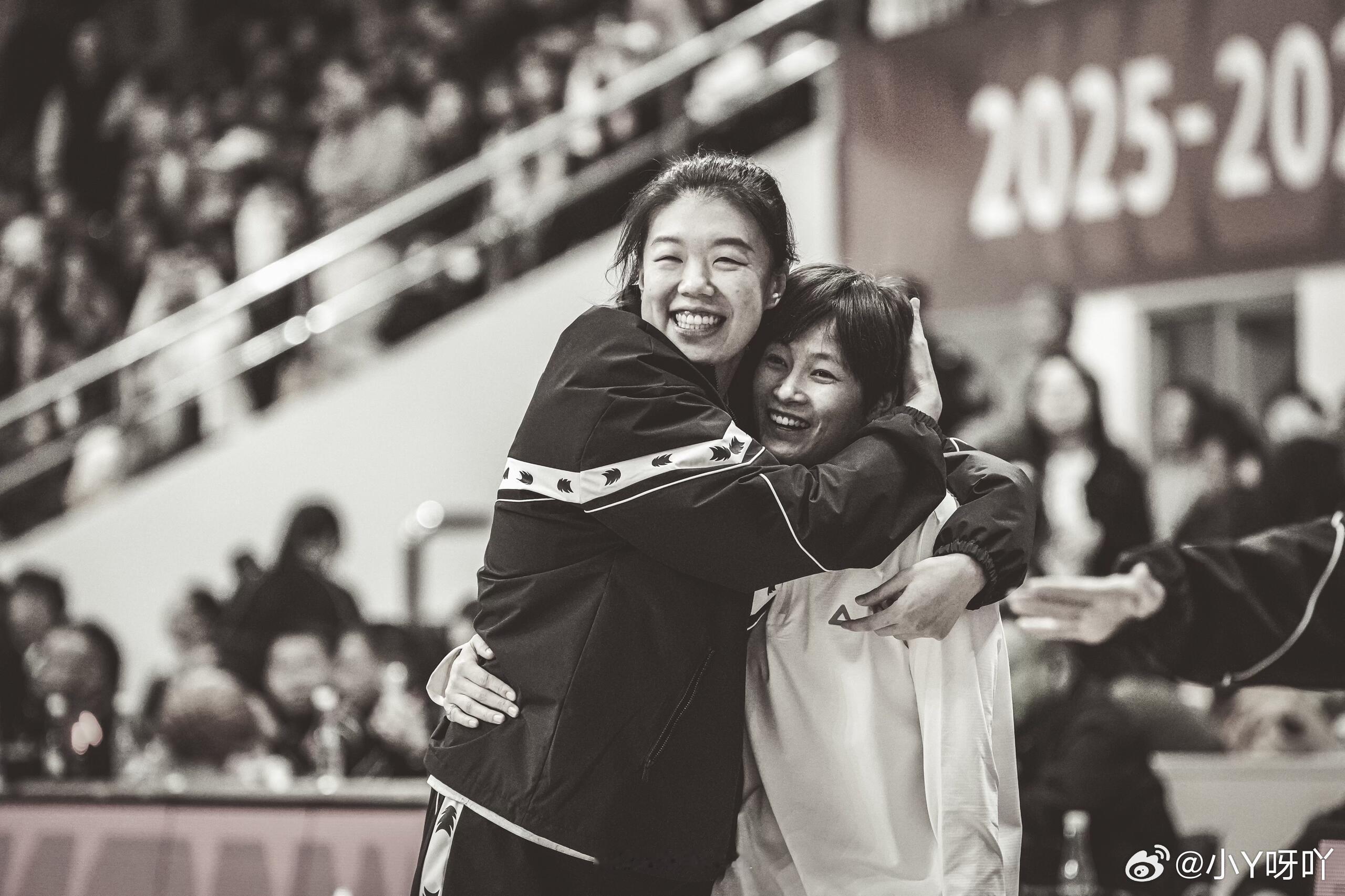 好美好的一组图离别是新的开启不管怎么变，永远是姐姐们的妞妞CR:🍠 Ransu