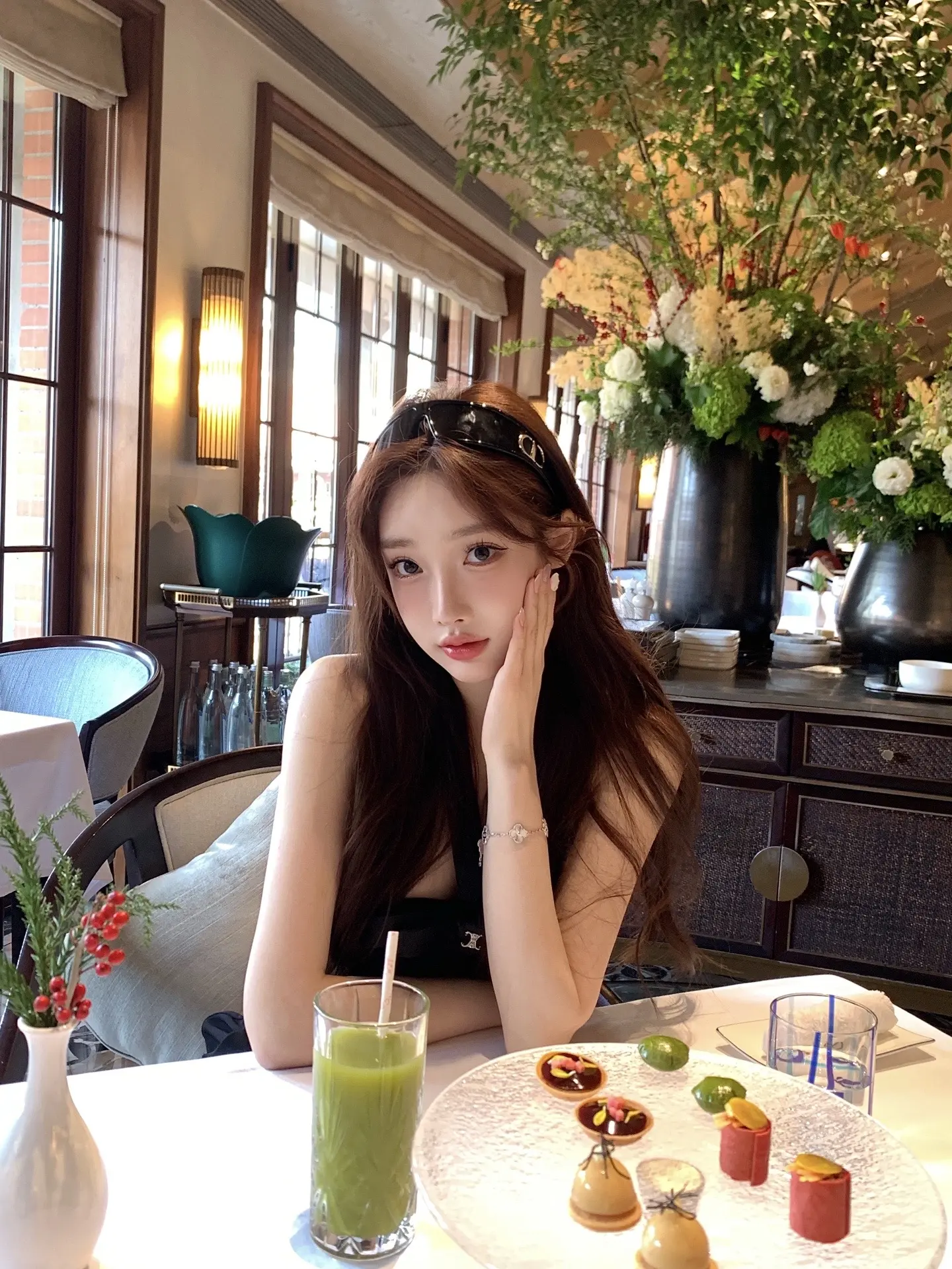 爱是不清醒的 难以克制的。