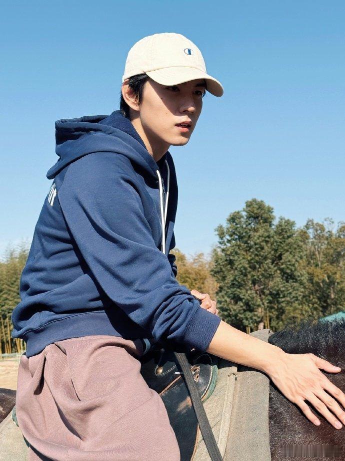 赵一博领衔主演窈窈有期赵一博领衔主演 赵一博新剧官宣甜度拉满！《窈窈有期》中他饰