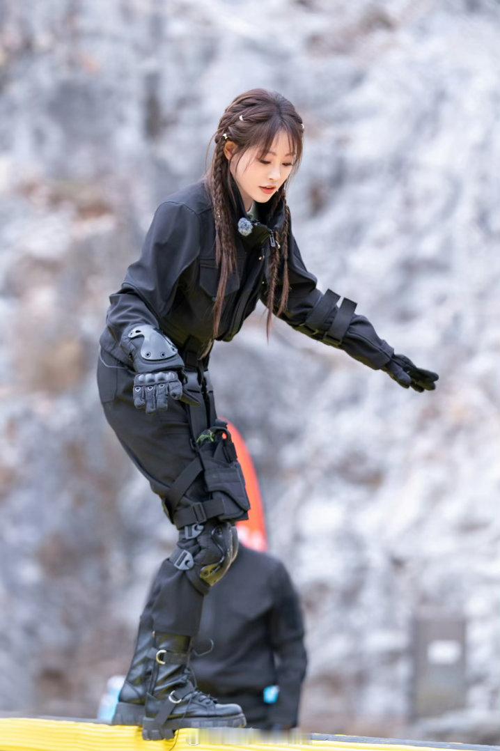 汪铎对祝绪丹说要幸福啊 看他们俩相处真的很舒服。可以开玩笑说“你带带我”，也可以