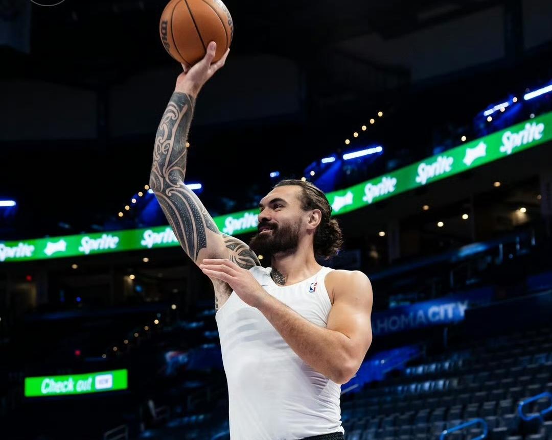 最新消息，亚当斯已经接受脚踝手术，赛季报销，祝福海王早日康复吧！