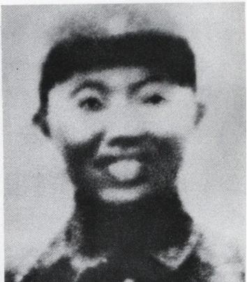 1942年，八路军神枪手遭叛徒出卖，被日军包围，就在只剩最后一颗子弹的时候，他却