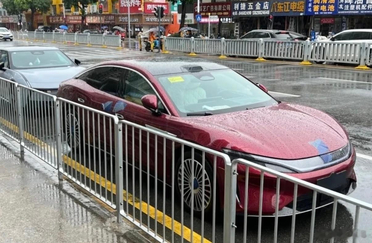 海豹08发布后，比亚迪下一款旗舰轿车大汉也快来了，大汉实车曝光了，应该是汉L的迭