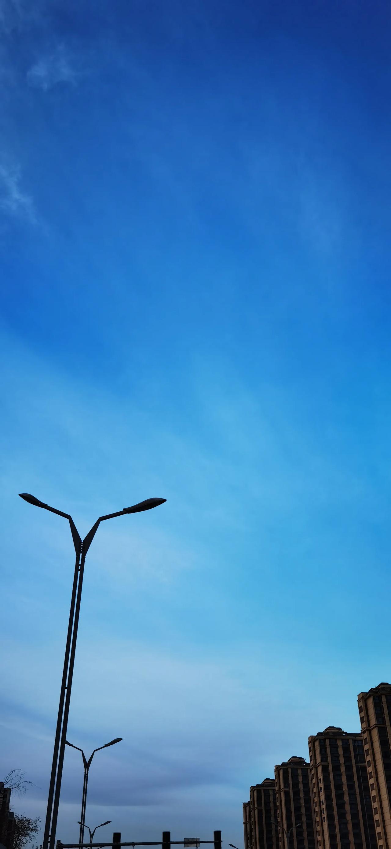 张开双臂，努力向上，拥抱蓝天，距离遥远的那颗✨，越来越近。