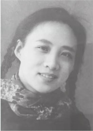 2007年，台湾。一位老人进入弥留之际，他紧握一只皮夹，用最后的力气喊出:“阿卓