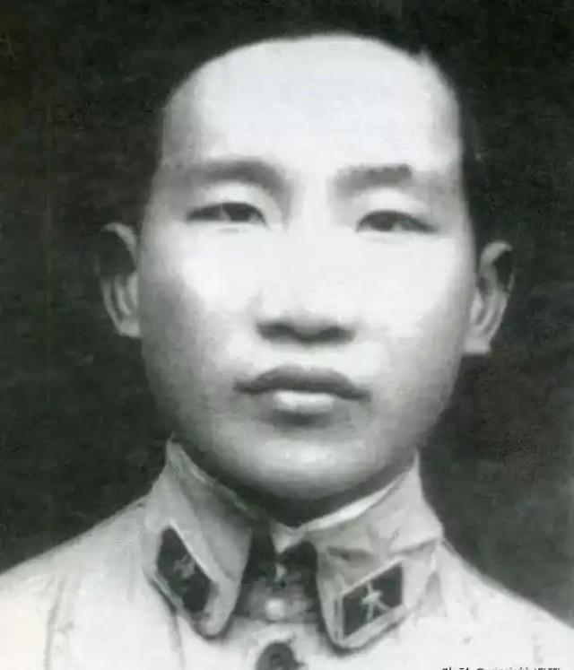 1955 在举行授衔仪式之际，他竟猛地一把扯下肩章，而后扬长离去，紧接着便立下了