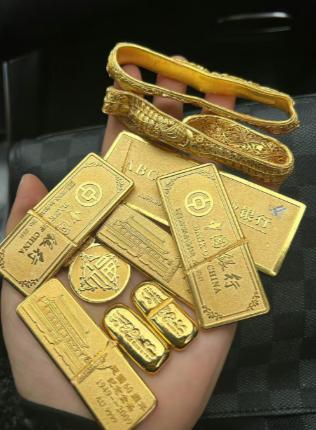 当所有人把钱换成了黄金。
 
就会开始收割了。
 
它就会从1600元一克慢慢