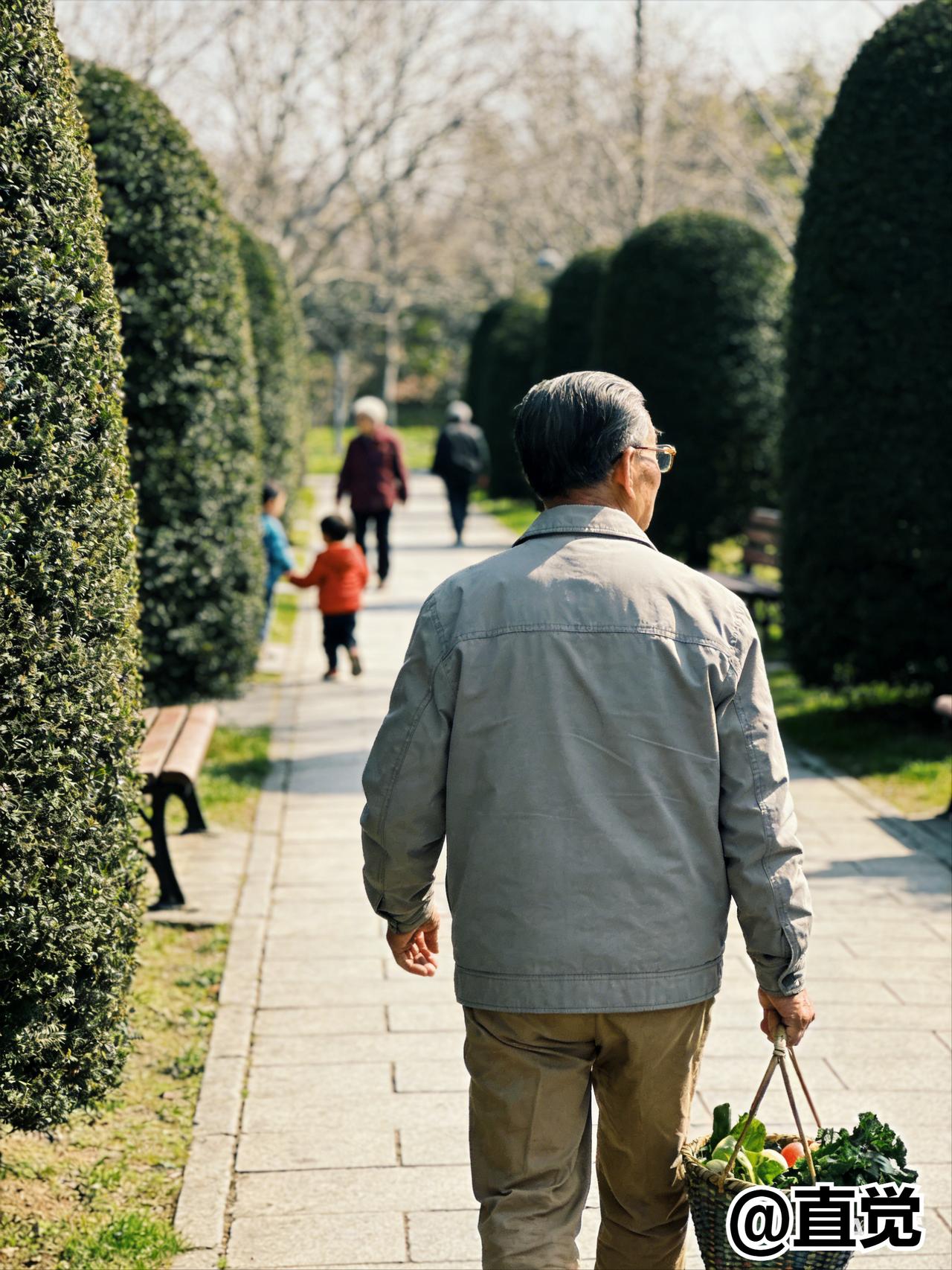 一位退休老刑警令人清醒的话：
“你到监狱里看看，那些恶性刑事犯罪分子，没有一个长