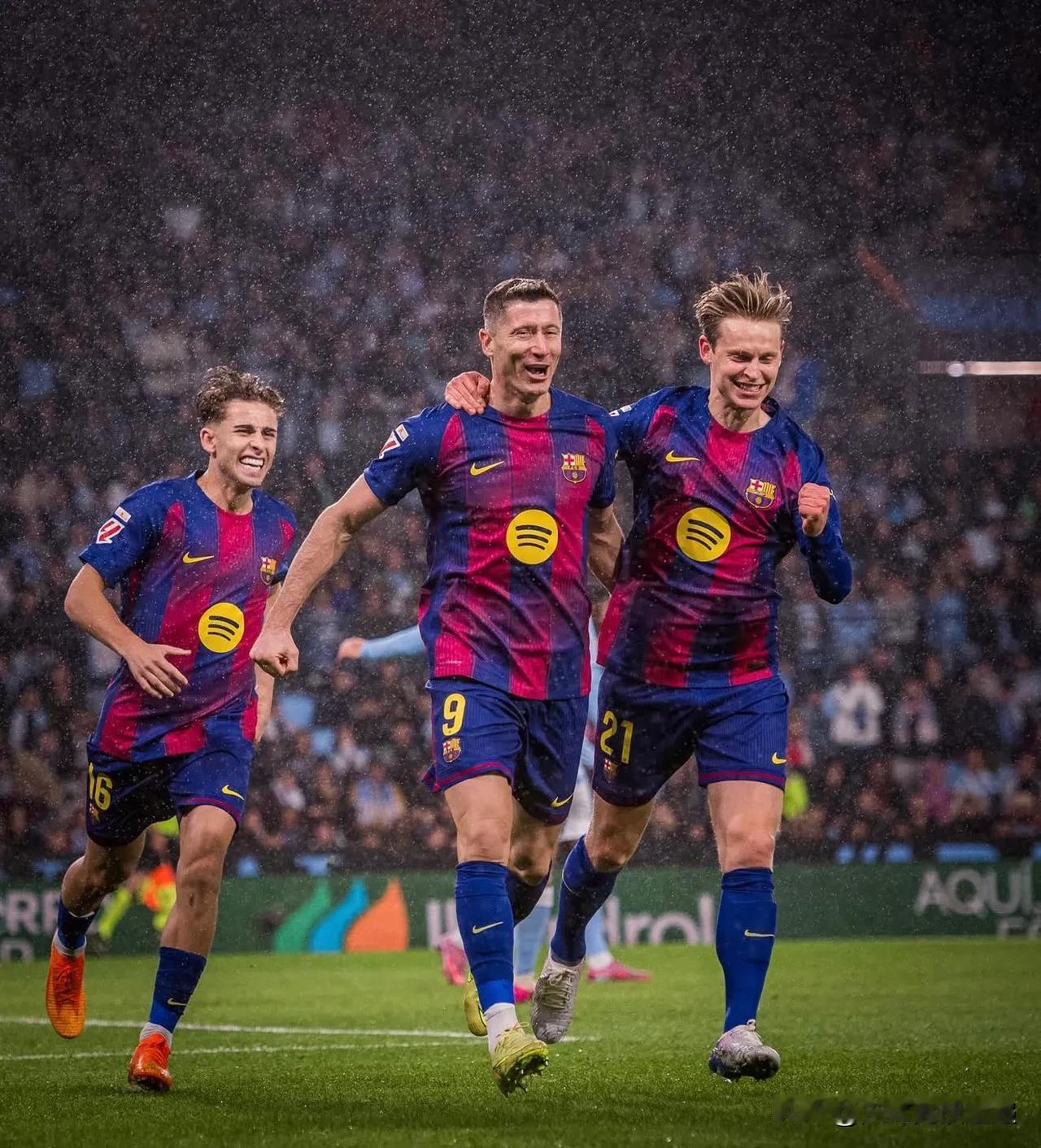 巴塞罗那希望哈里·凯恩在2026年取代莱万多夫斯基。

这家加泰罗尼亚俱乐部正在