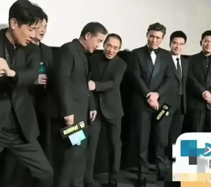 800万预约压爆服务器
 
三句台词等十小时的日子，于和伟自己也没想到能换来今天