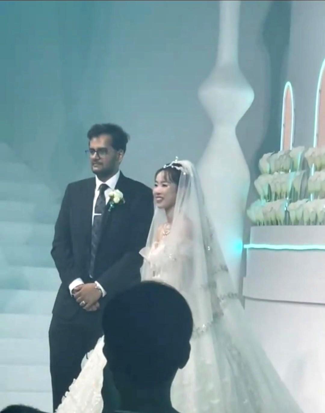 00后姑娘爱上印度“富商”，

家人掏百万办婚礼，

结局令人唏嘘。

最近看到