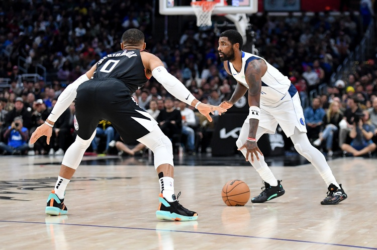 04月17日 快船主帅卢在今天接受采访时，聊到了季后赛首轮对阵独行侠的系列赛。卢