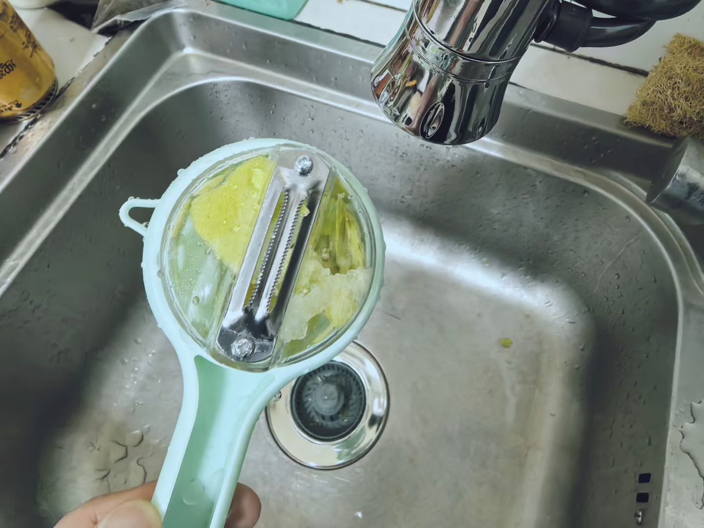 中国人自己的新年气氛组 最近天天泡在厨房，才发现原来的刮刀已经不堪重用了——用着