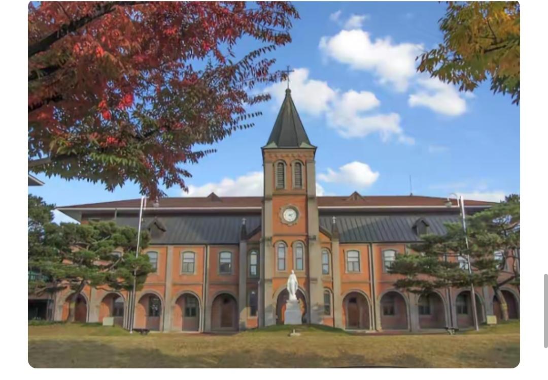 一个我国女留学生，独自在韩国求学，没有背景，被学术导师控制。

研究生导师还是解