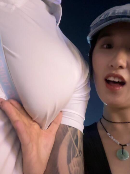 被男妈妈的隐藏技能瞬间弹飞！！好玩！！