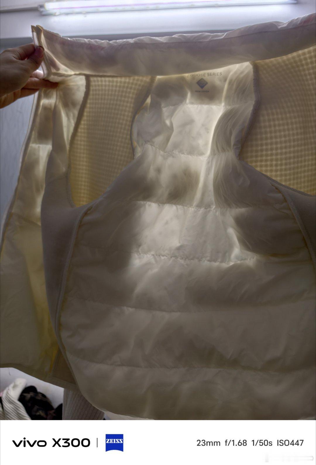 我真的会谢，把羽绒服洗成这个鬼样子，我为什么会把它放在洗衣机洗 蠢东西 只穿过一